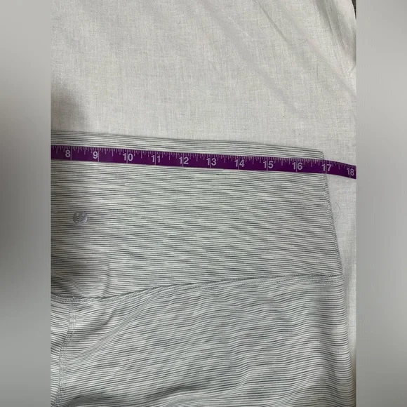 New Lululemon Align Crop *21" !!! - Picture 7 of 8